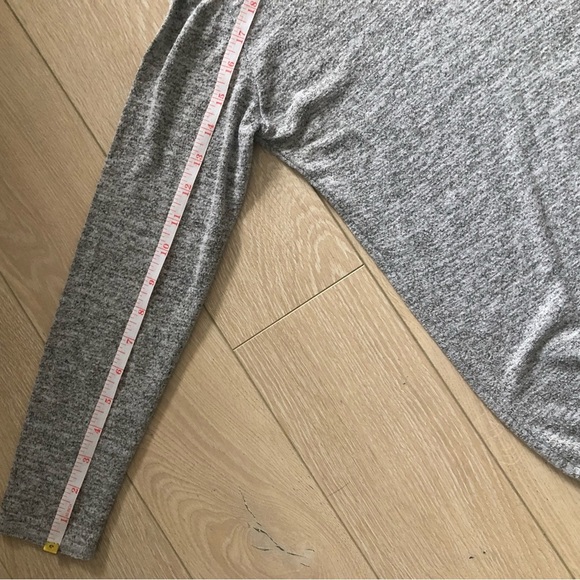 Wilfred Free Slouchy Short Turtleneck Long Sleeve Top in Heather Grey - Picture 3 of 9